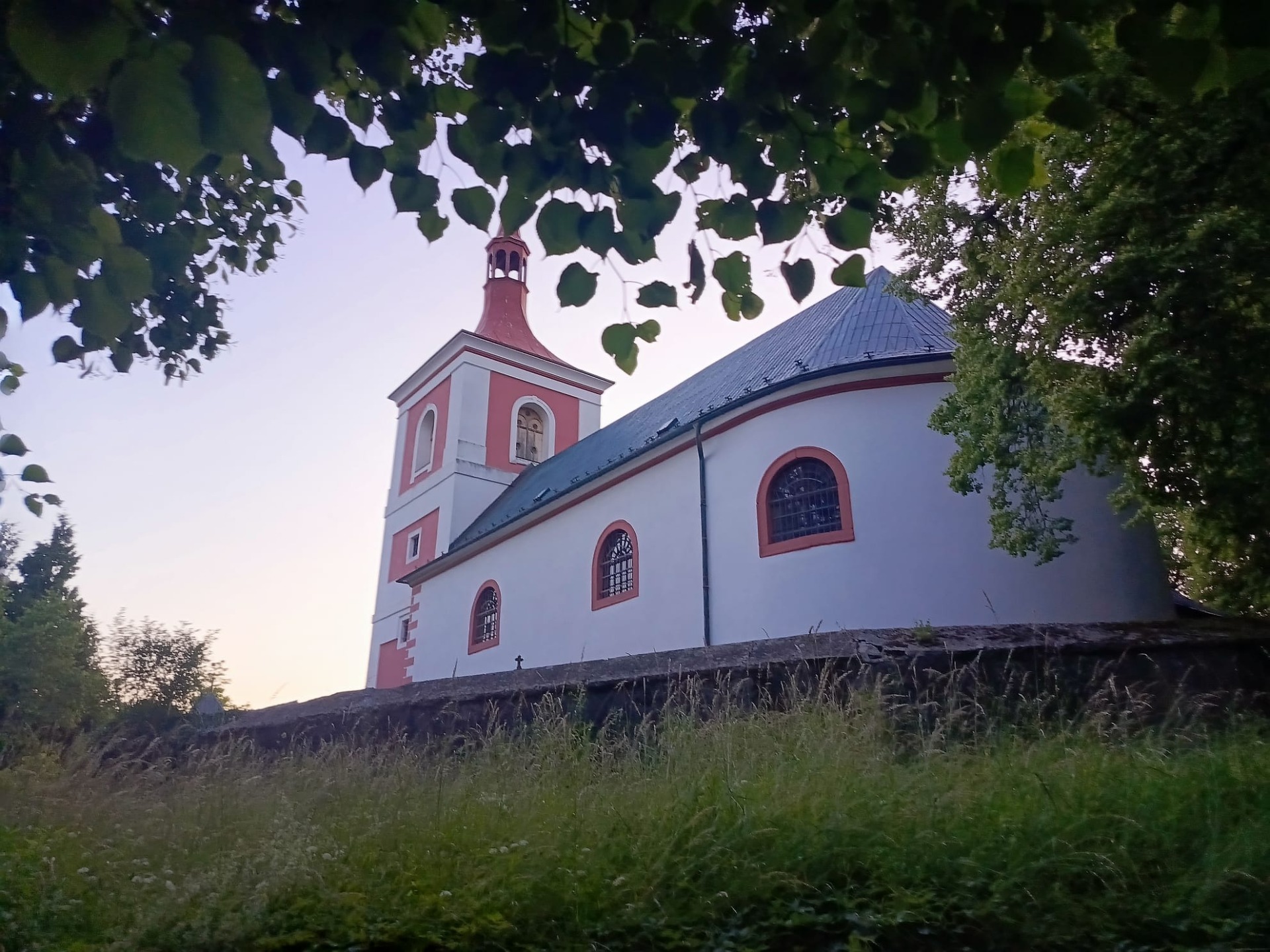 Kostel v Letařovicích